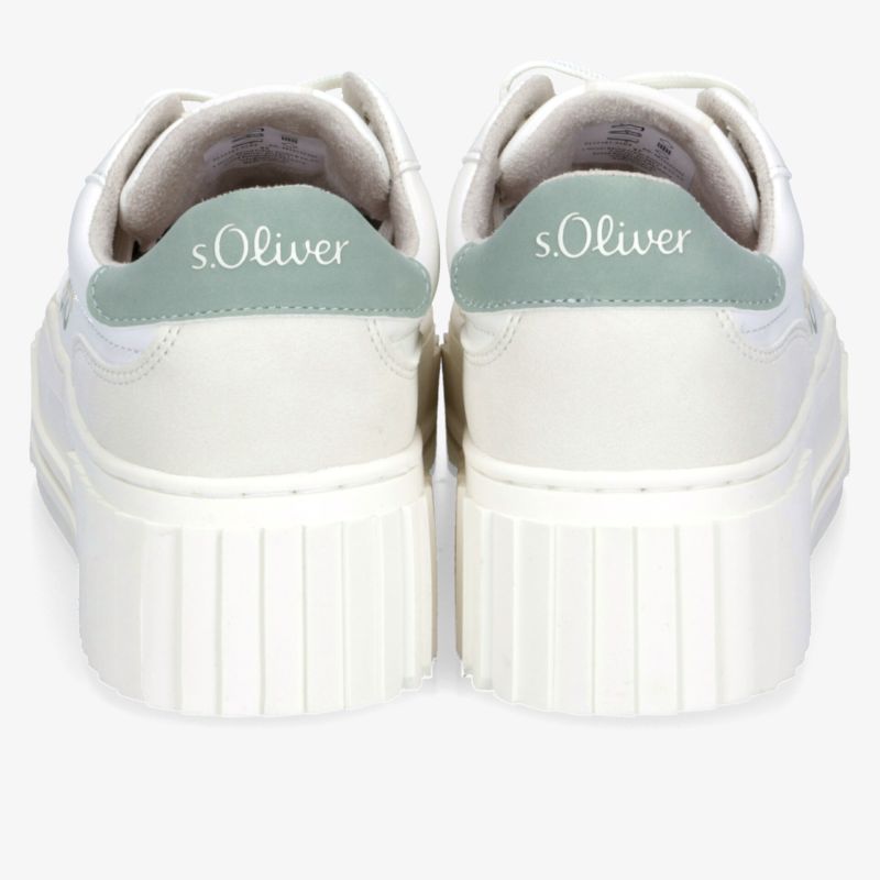 Weiße Sneakers mit dicker Plateausohle und leichtem Komfort, Rückansicht zeigt schlichte Optik und Logo