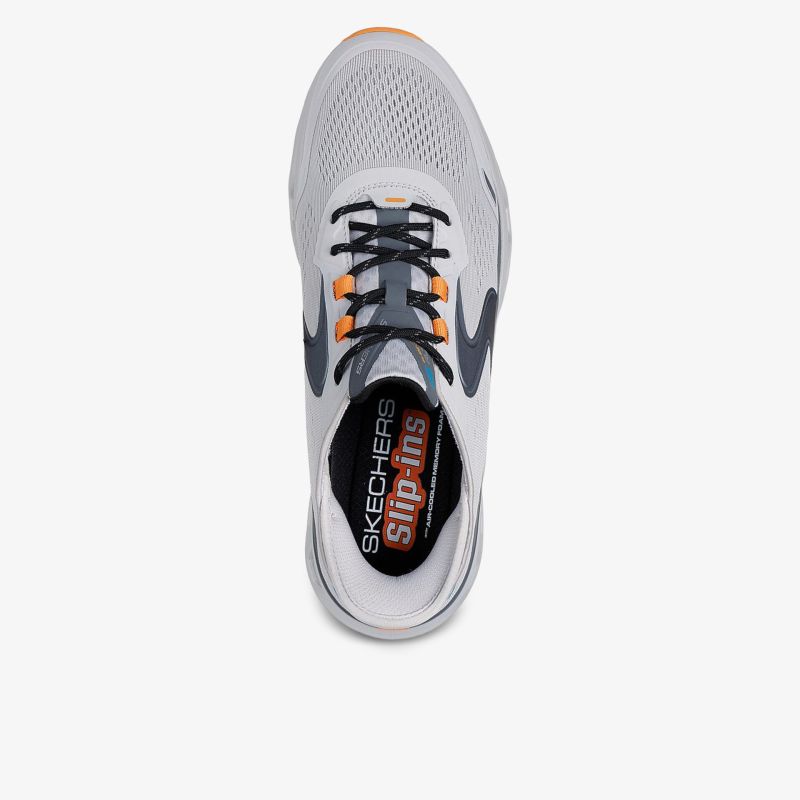 Leichter, atmungsaktiver Schuh von Skechers mit rutschfester Sohle und klassischer Schnürung.