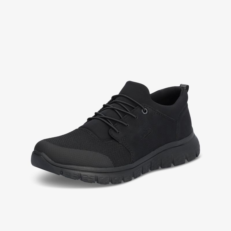 Schwarzer leichter Sneaker mit flexibler, rutschfester Sohle und sportlich modernem Design in schräger Vorderansicht