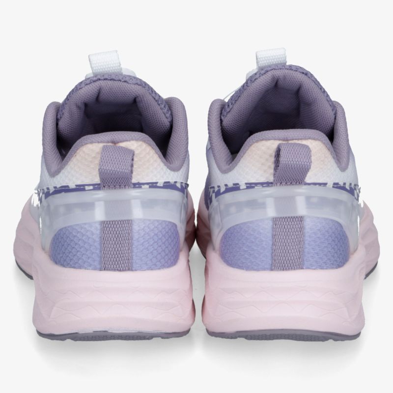 Rückansicht von gepolsterten, leichten Sportschuhen in Rosa und Lila mit stabiler Fersenkappe und rutschfester Sohle