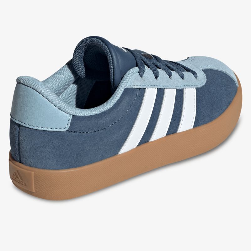 Sportlicher Sneaker in Navy mit hellblauen Details und komfortabler Gummisohle, schnürbar für sicheren Halt