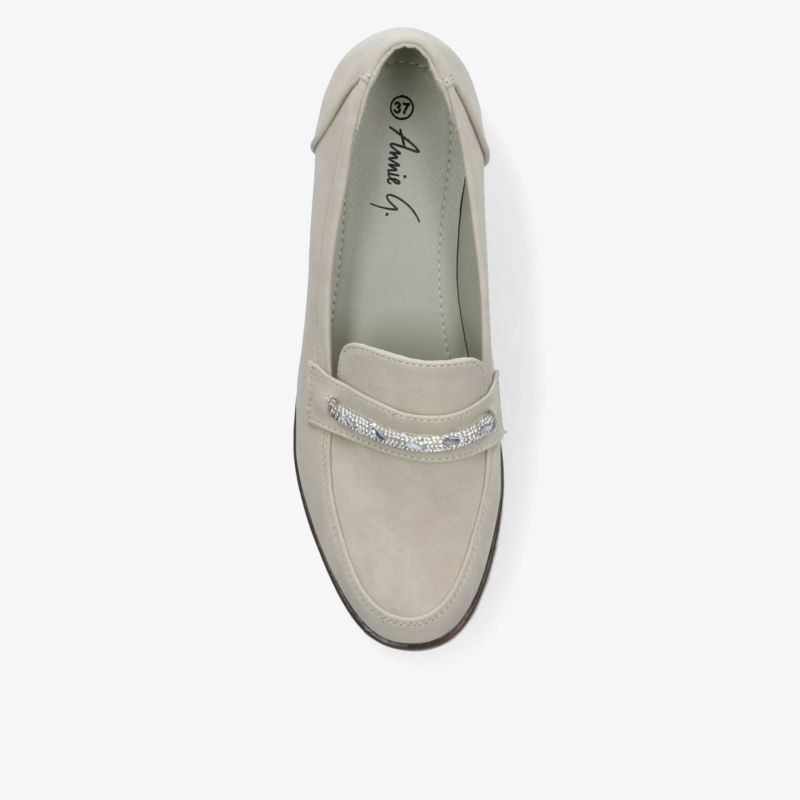 Eleganter beiger Leder-Loafer mit stilvollem Design und komfortabler Passform für vielseitige Anlässe.