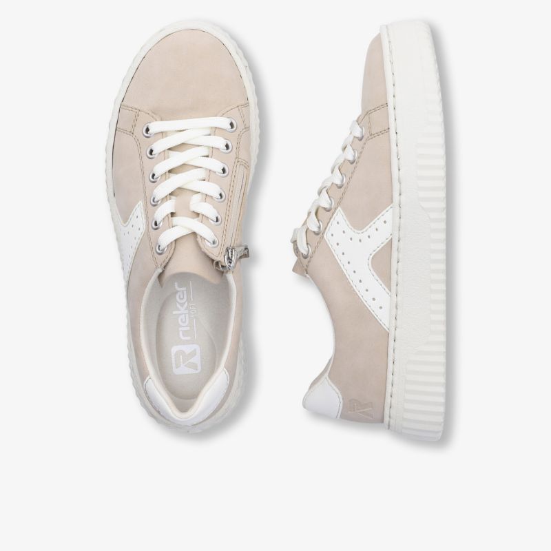 Bequeme Sneaker mit weißer Sohle und trendigem Design in hellen Naturtönen, ideal für sportlichen Alltag