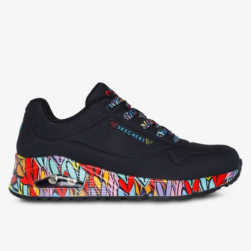 Trendiger Sneaker mit buntem Design und komfortabler Passform.