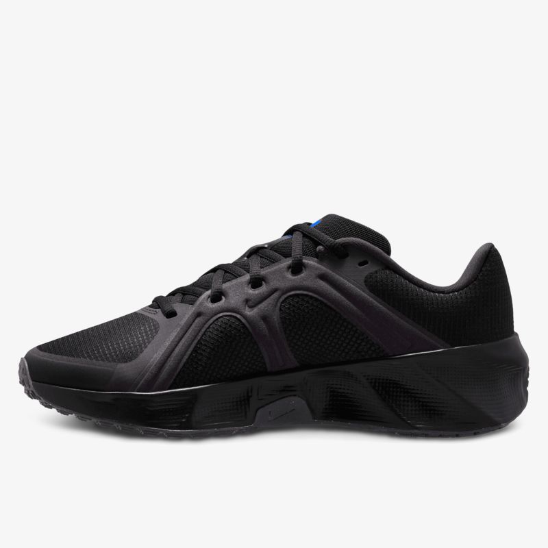 Leichter Sportschuh mit atmungsaktivem Material und komfortabler Passform, ideal für sportliche Aktivitäten.