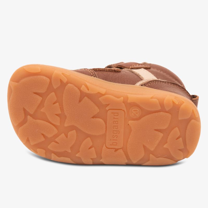 Robuste rutschfeste Schuhsohle mit flexiblem Profil und langlebigem Material für sicheren Halt