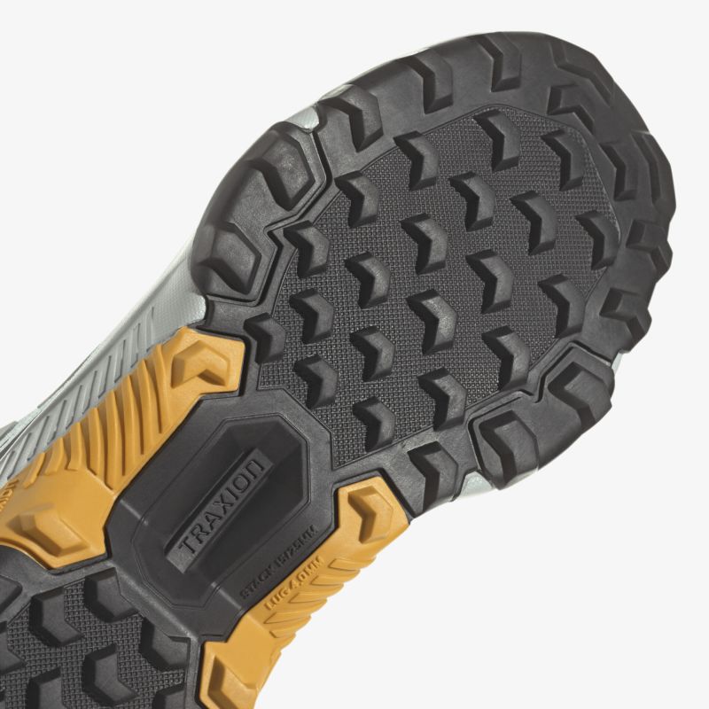 Robuste Schuhsohle mit optimalem Geländeprofil für sicheren Halt und exzellente Traktion auf jedem Untergrund.