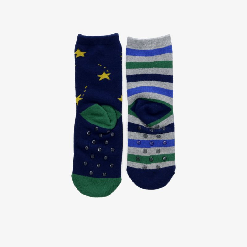 Bunt gemusterte Socken im Paar mit Sternen- und Streifendesign, weiche und elastische Materialqualität