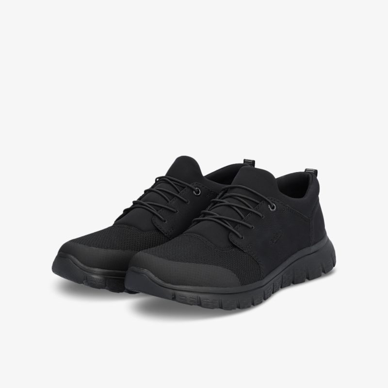Schwarze, leichte Sneaker mit flexibler, rutschfester Sohle und komfortabler Passform in schräger Vorderansicht
