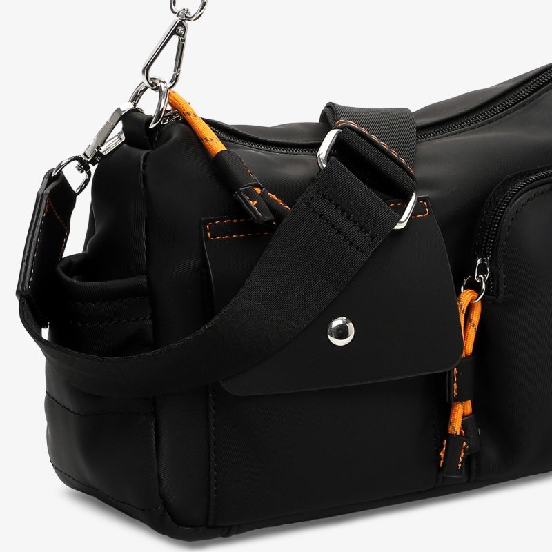Elegante schwarze Tasche mit robustem Schultergurt und funktionalen Details für vielseitigen Einsatz.