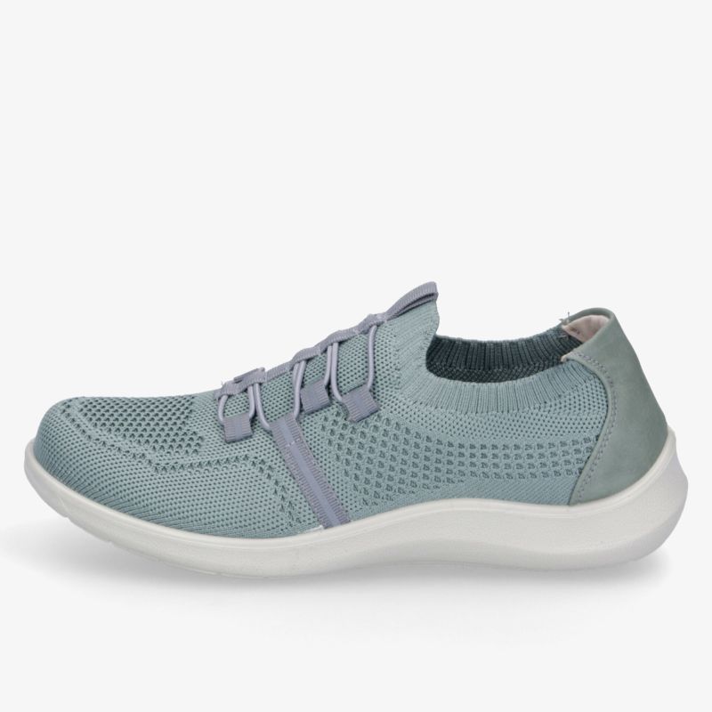 Leichter und stilvoller Schuh in hellem Blau, ideal für Komfort und Alltag.