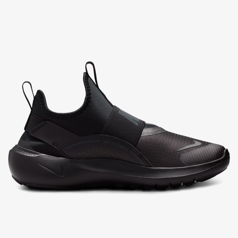 Schwarzer sportlicher Sneaker mit bequemem Sitz und modernem Design in klarer Frontansicht