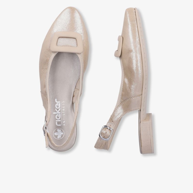 Eleganter Slingback Schuh in schimmerndem Beigeton mit eckiger Schnalle und niedrigem Absatz für Komfort