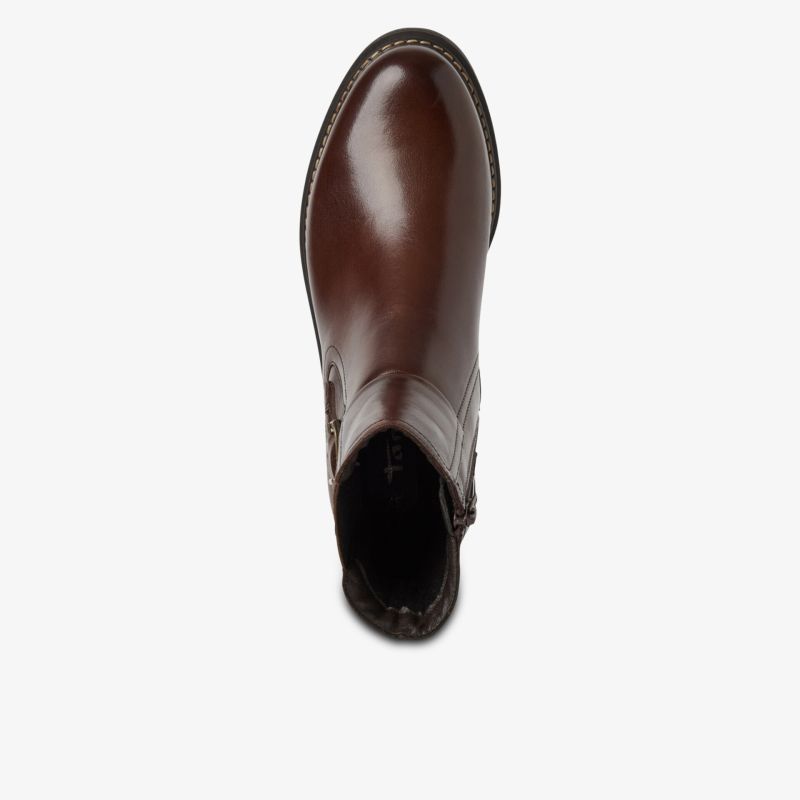 Eleganter brauner Lederschuh mit glatter Oberfläche und hochwertiger Verarbeitung aus der Draufsicht
