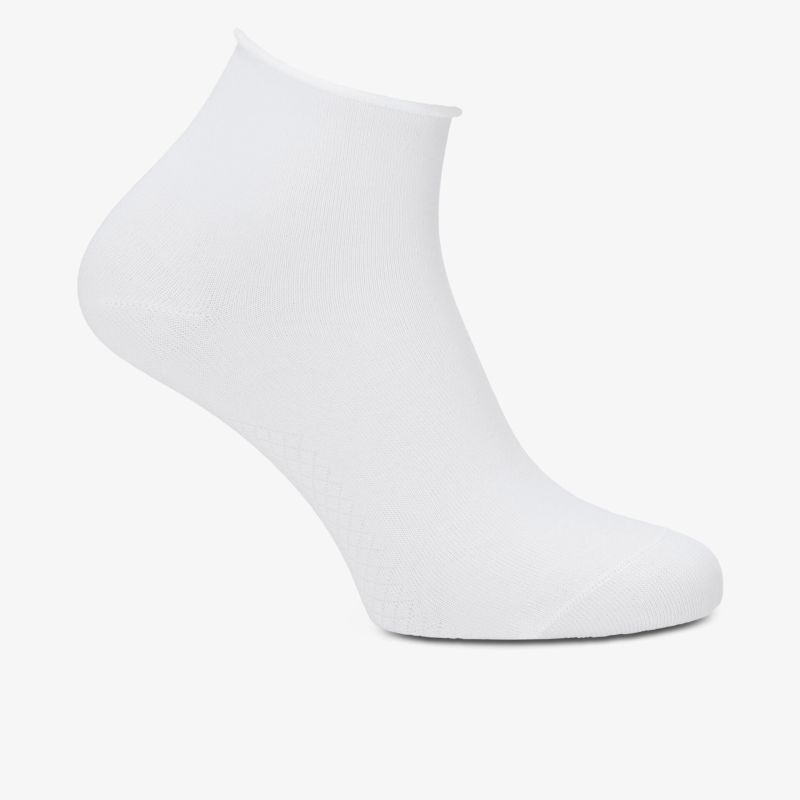 Weiße, bequeme und atmungsaktive Socken mit hohem Tragekomfort und elastischem Material