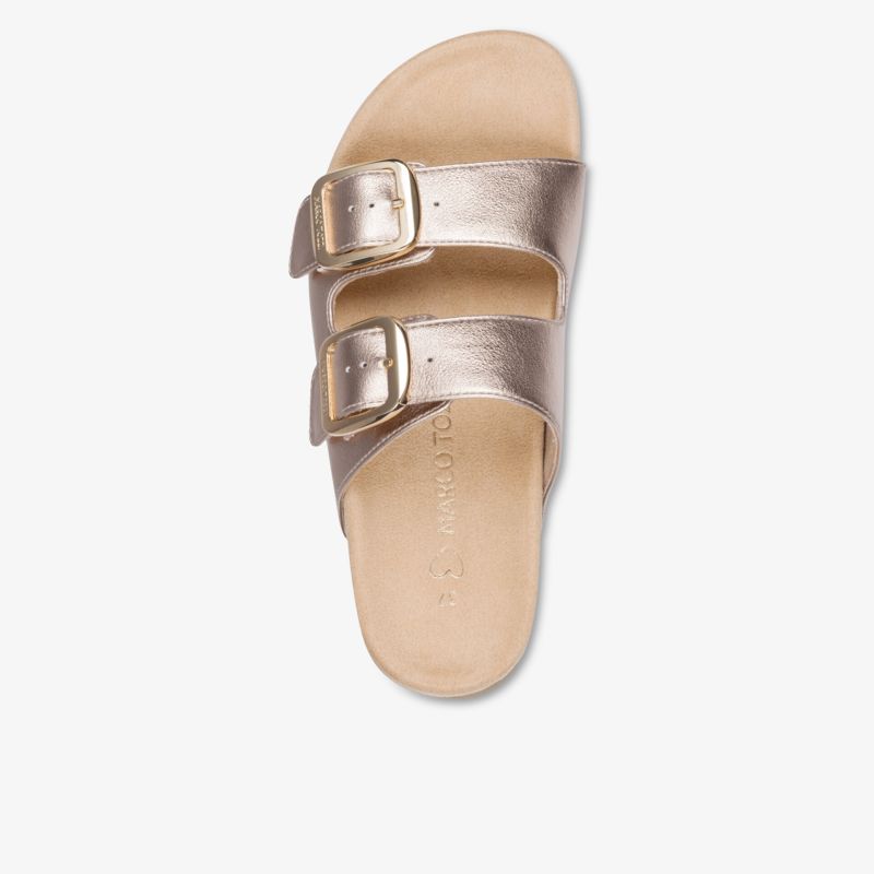Bequeme Sandale mit zwei verstellbaren Schnallen und weicher Innensohle im modischen Metallic-Look