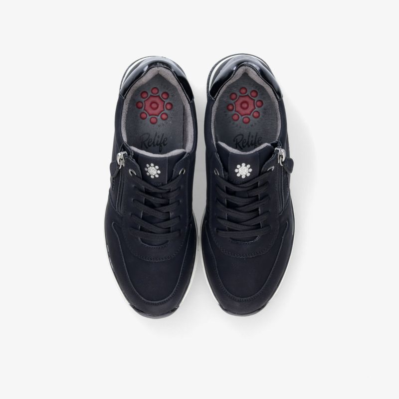 Schwarze Sneaker mit gepolsterter Innensohle und rutschfester Sohle, bequem und modisch gestaltet