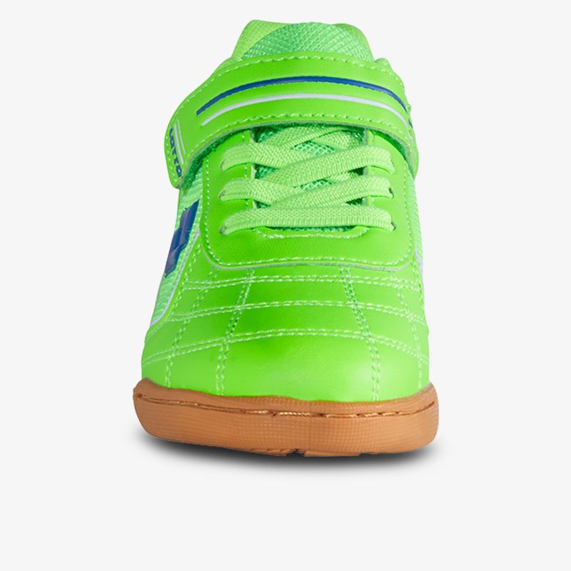 Leuchtend grüner Sportschuh mit rutschfester brauner Sohle und praktischem Klettverschluss, ideal für bequemen Halt