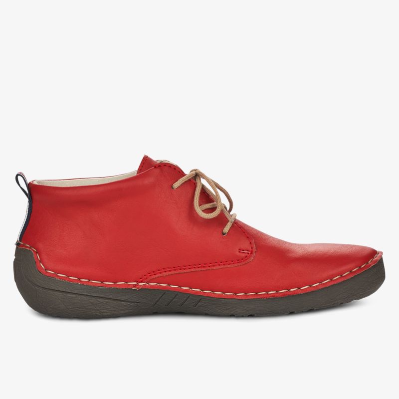 Roter Schuh aus weichem Leder mit Schnürung und flexibler Sohle in seitlicher Ansicht