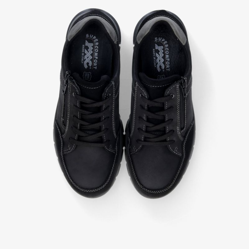 Schwarzes Sneaker-Paar mit Schnürsenkeln, langlebig und komfortabel, gepolstert für optimalen Halt und Atmungsaktivität