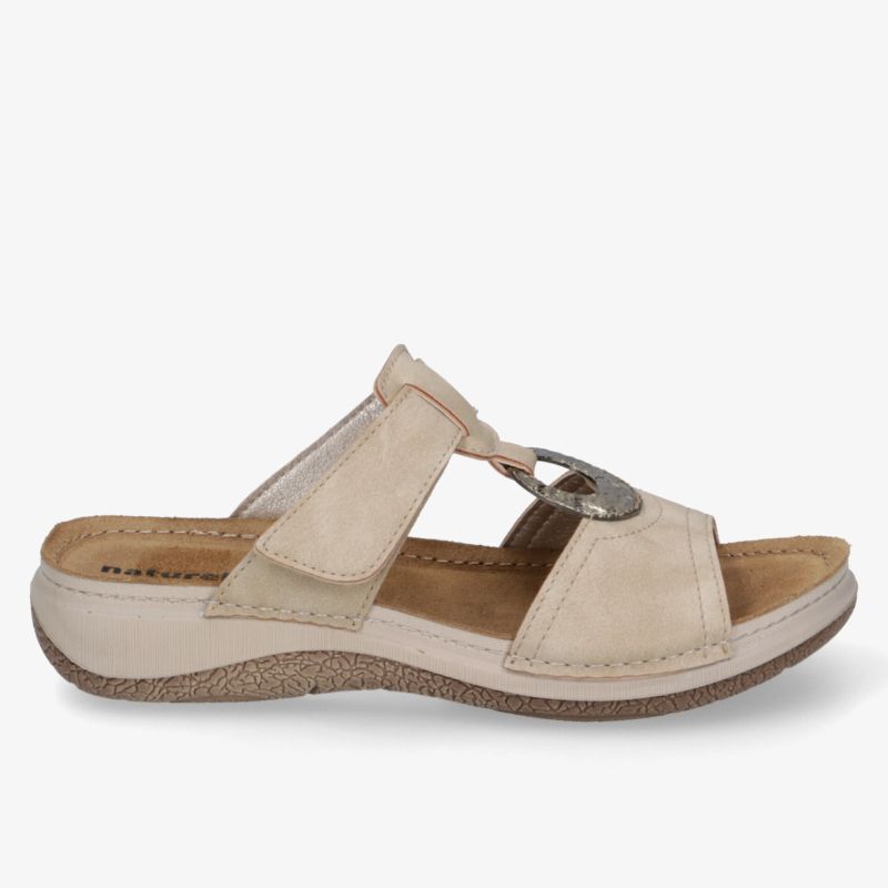 Stylische Sandale mit bequemem Fußbett und rutschfester Sohle, ideal für Alltag und Freizeitaktivitäten.