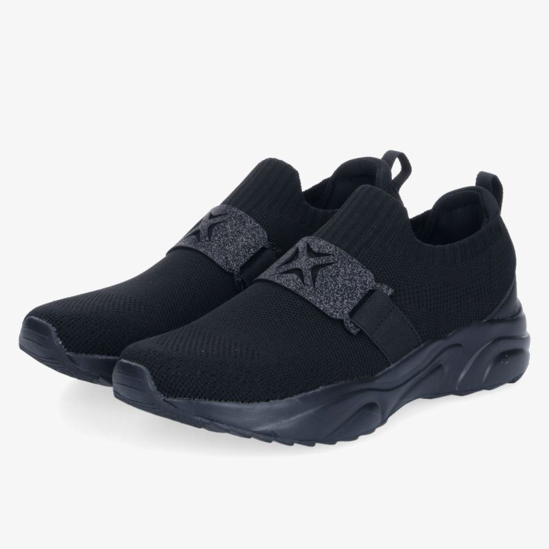 Schwarzes Sneaker-Paar mit flexiblem Obermaterial, rutschfester Sohle und modernem sportlichem Design