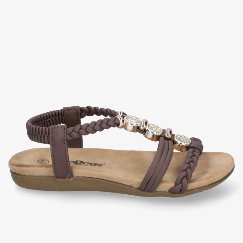 Seitliche Ansicht eines braunen Sandalenschuhs mit geflochtenen Riemen und Schmucksteinen, flache Sohle, bequem