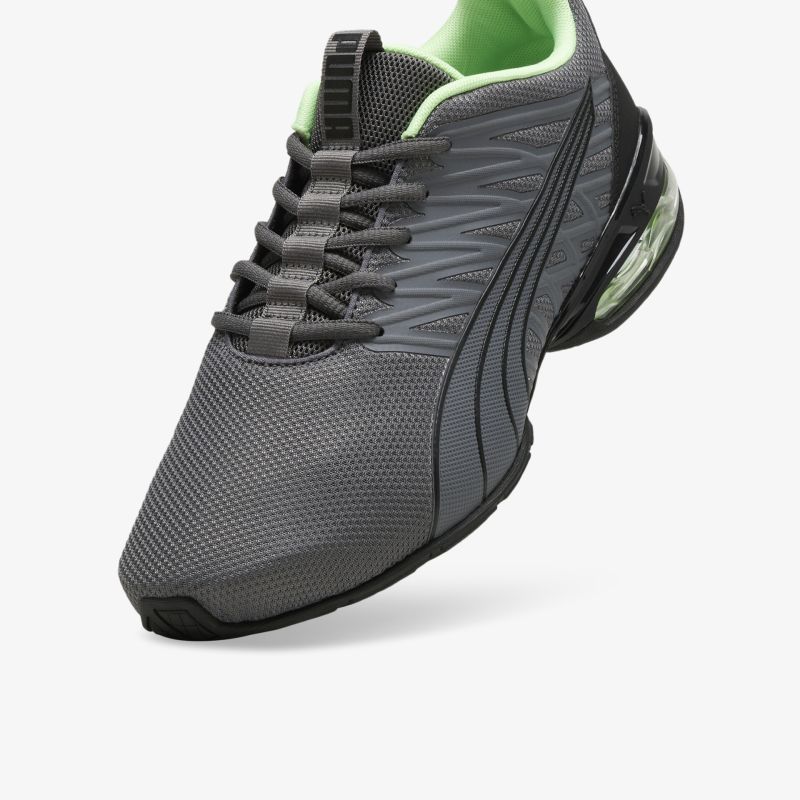 Sportlicher grauer Laufschuh mit atmungsaktivem Material und komfortabler, flexibler Sohle, geeignet für hohe Beanspruchung