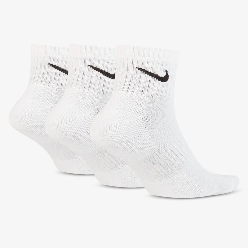 Set aus weißen Nike-Socken mit elastischem Bund und weichem, atmungsaktivem Material für hohen Tragekomfort
