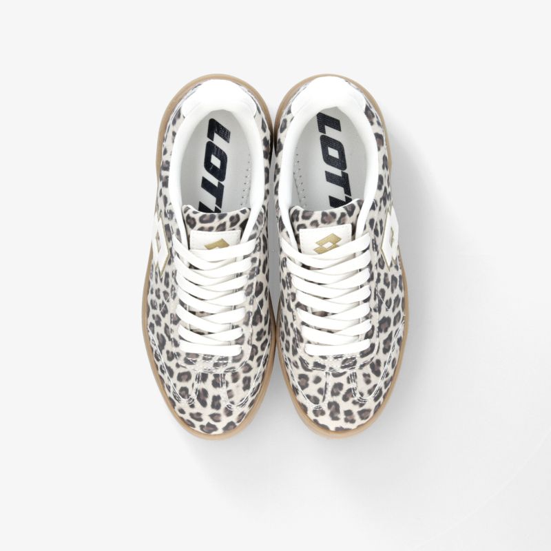 Leopard Print Sneaker Paar in Draufsicht, atmungsaktiv und komfortabel mit stilvollem Design
