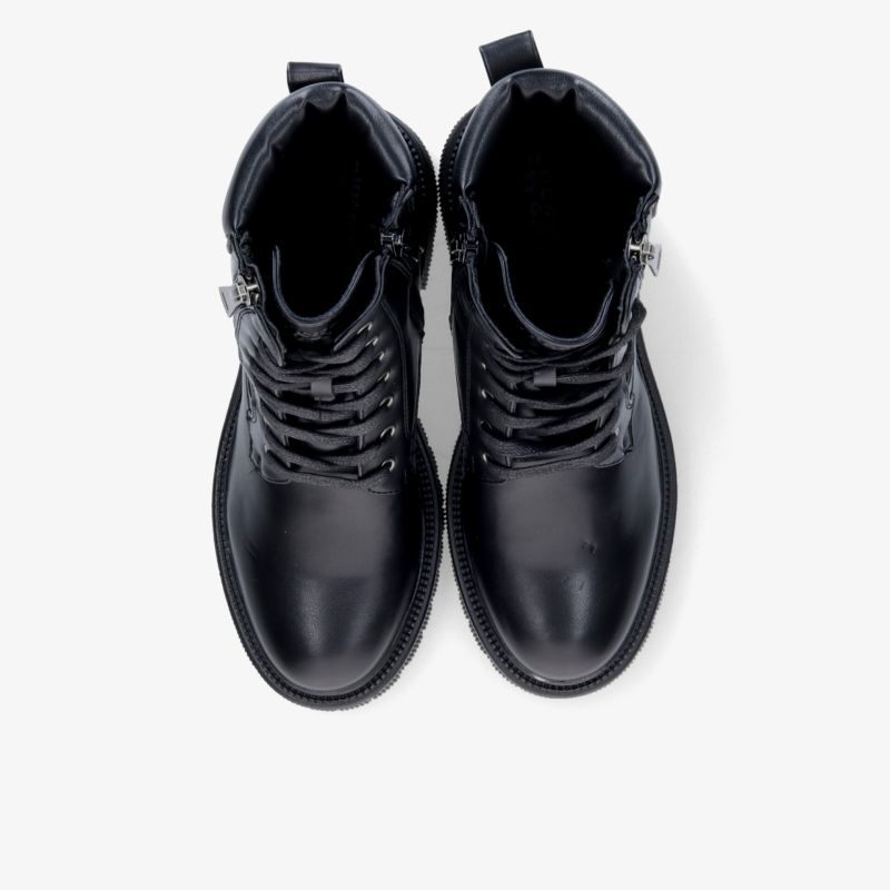 Robuste schwarze Stiefel mit stabiler Schnürung und langlebigem Material, perfekte Passform und klassisches Design