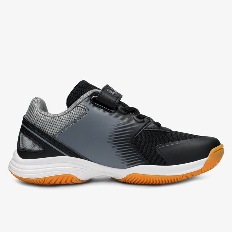 Moderner sportlicher Sneaker mit atmungsaktivem Material und rutschfester leichter Sohle für hohen Tragekomfort