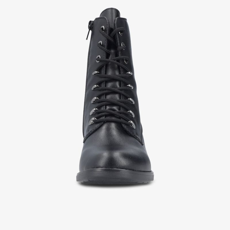 Schwarzer Schnürstiefel aus glattem Leder mit robuster Sohle und fester Schnürung, von vorne aufgenommen