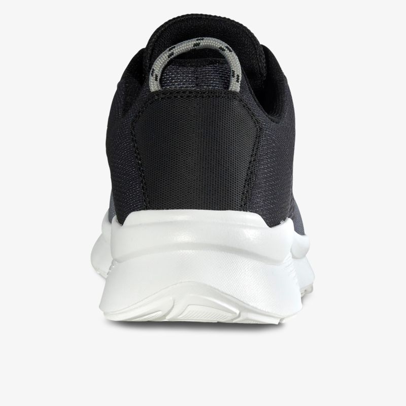 Moderner Sportschuh in schwarzem Design mit langlebiger, rutschfester Sohle.