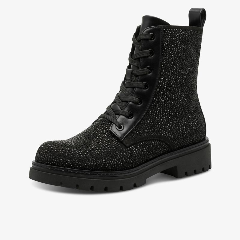 Moderner schwarzer Schnürstiefel mit glitzerndem Obermaterial und robuster profilierter Sohle.