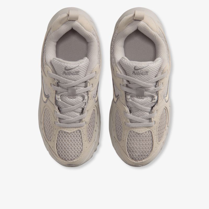 Moderne und bequeme Nike Sneakers mit atmungsaktivem Mesh und gepolsterter Sohle.