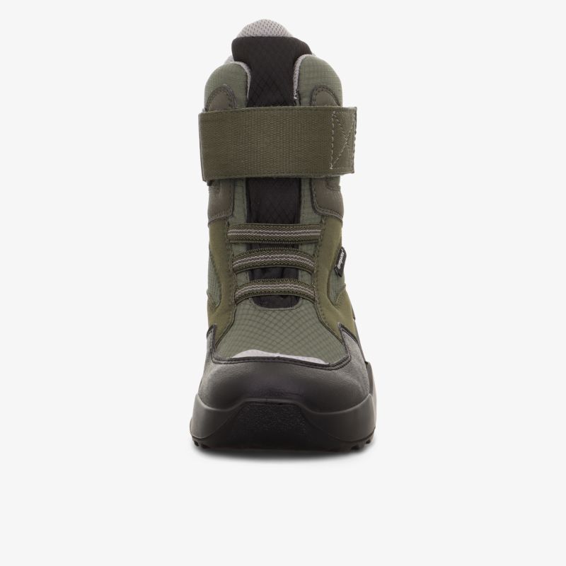 Vorderansicht robuster, strapazierfähiger Outdoor Schuh mit hohem Schaft und stabilem Verschluss