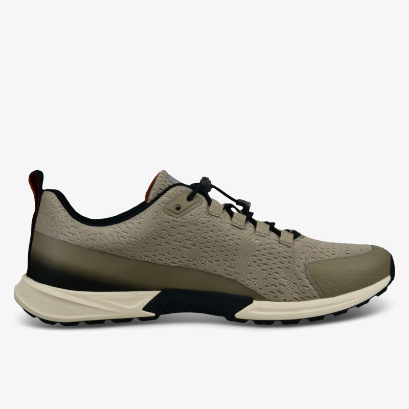 Moderner Sneaker mit atmungsaktivem Material und robuster Sohle