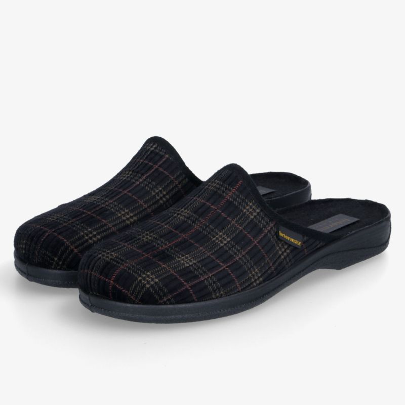 Bequeme schwarze Hausschuhe mit kariertem Muster, geschlossenem Zehenbereich und rutschfester Sohle
