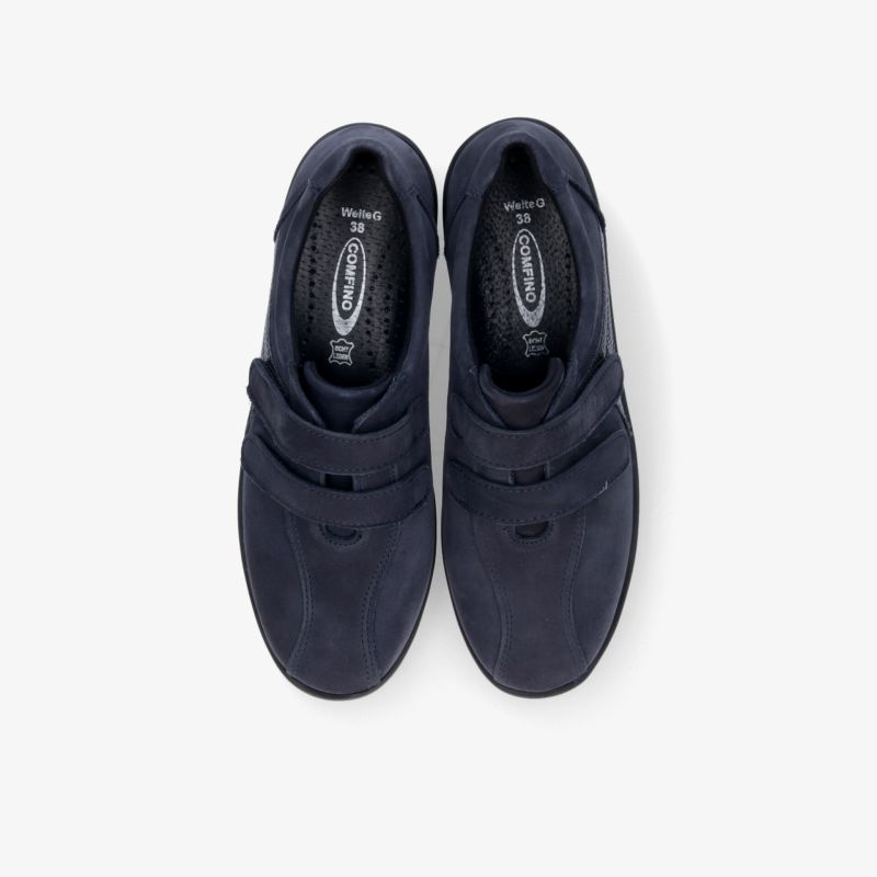 Elegante dunkelblaue Slipper aus Veloursleder mit komfortabler Passform und strapazierfähigem Tragegefühl.