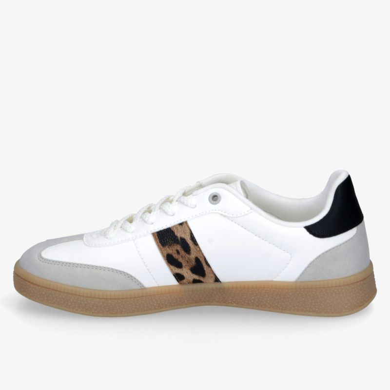 Moderner weißer Sneaker mit auffälligem Leopardenmuster und komfortabler Gummisohle für einen stilsicheren Auftritt.