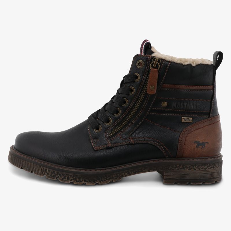 Robuster schwarzer Lederstiefel mit warmem Innenfutter und seitlichem Reißverschluss, profilierte Sohle für guten Halt