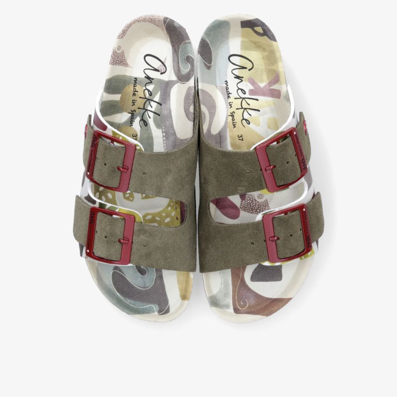 Bequeme Sandalen mit zwei roten Schnallen und gepolsterter Innensohle, bunte gemusterte Sohle, modisches und praktisches Design