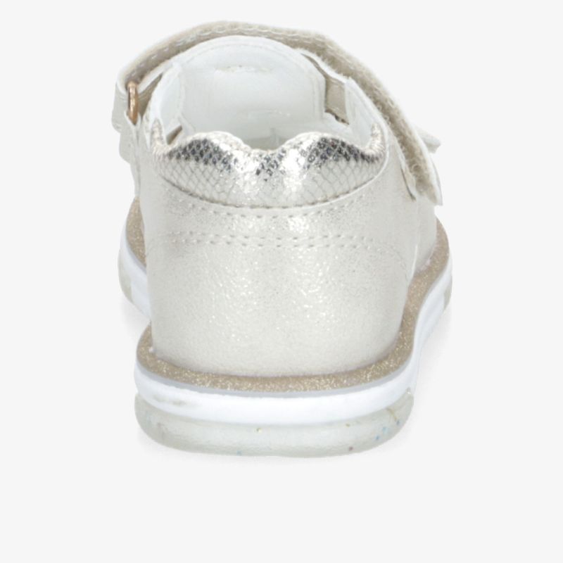 Eleganter Schuh in glänzendem Design mit rutschfester Sohle und bequemem Klettverschluss.