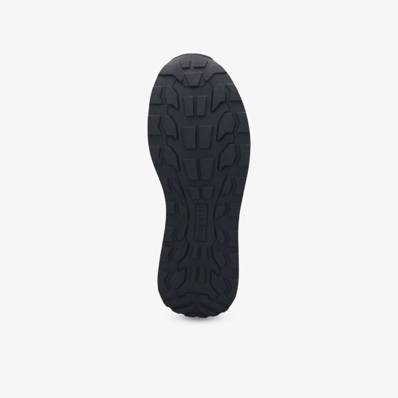Robuste schwarze Schuhsohle mit rutschfestem, tiefem Profil für optimalen Halt und langlebige Strapazierfähigkeit