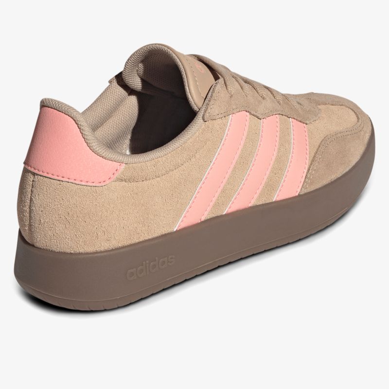 Seitliche Ansicht eines bequemen Sneakers mit weichem Material und rutschfester Sohle, modisches Design
