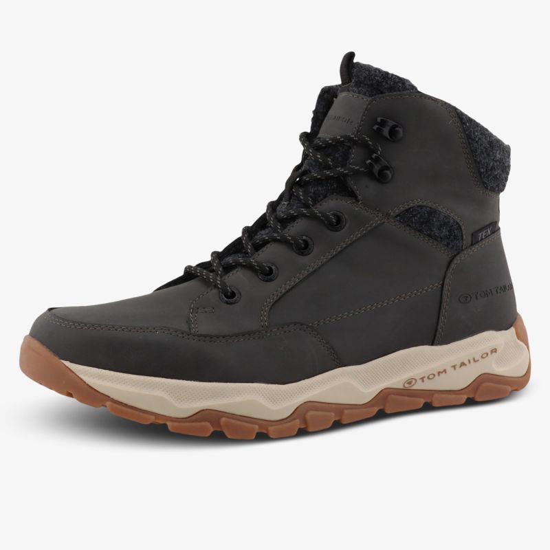 Robuster hoher Schuh mit schnürbarem Schaft und profilierter Sohle für sicheren Halt und Komfort