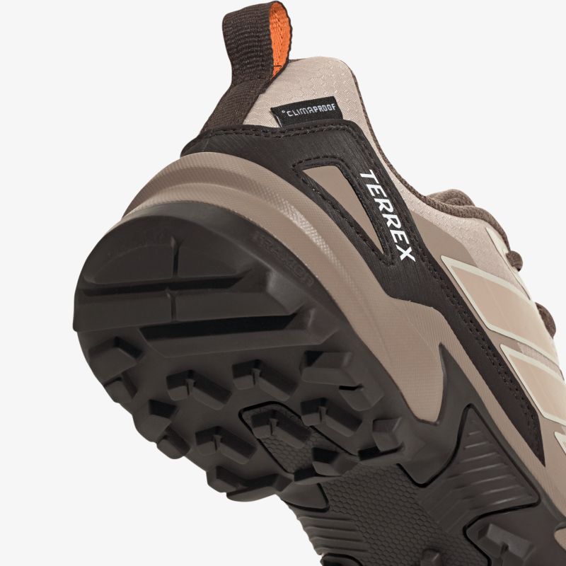 Robuste, griffige Profilsohle für verbesserten Halt und Rutschfestigkeit bei Outdoor-Aktivitäten