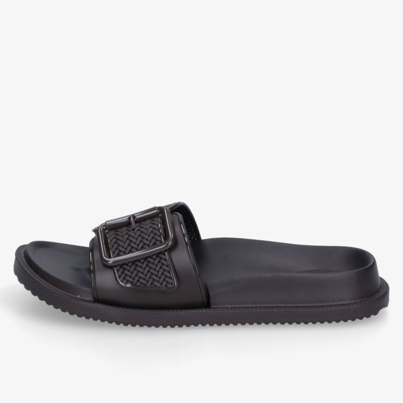 Bequemer Schuh mit verstellbarer Schnalle, profilierter rutschfester Sohle und stilvollem Design, seitliche Ansicht