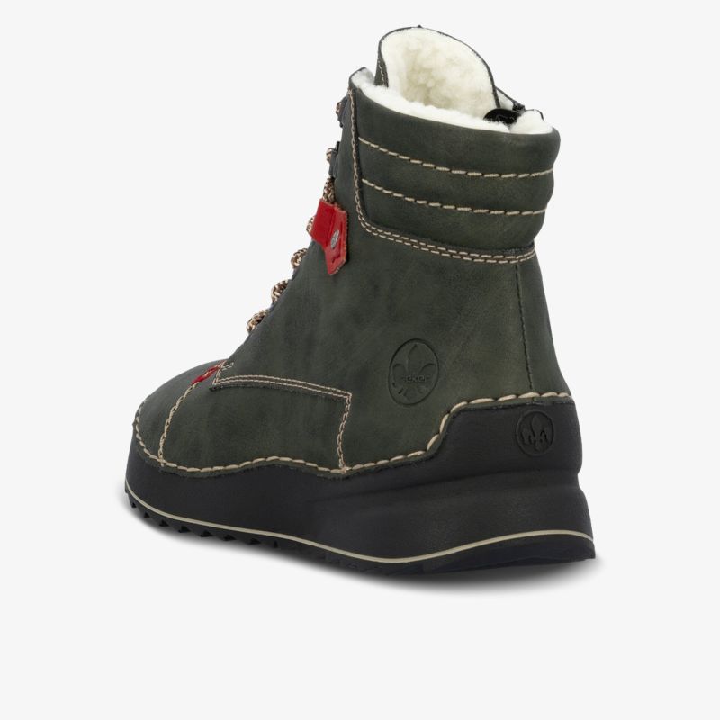 Warmer robuster Winterstiefel mit gepolsterter Innenseite und stabiler rutschfester Sohle im schrägen hinteren Blickwinkel